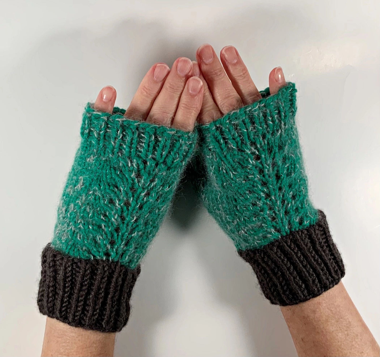 Knit Fingerless Gloves Fan Lace Pattern Digital Download