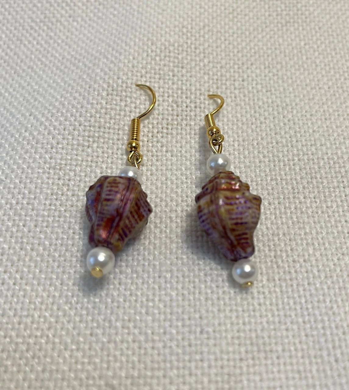 Glass Conch & Pearls Earrings